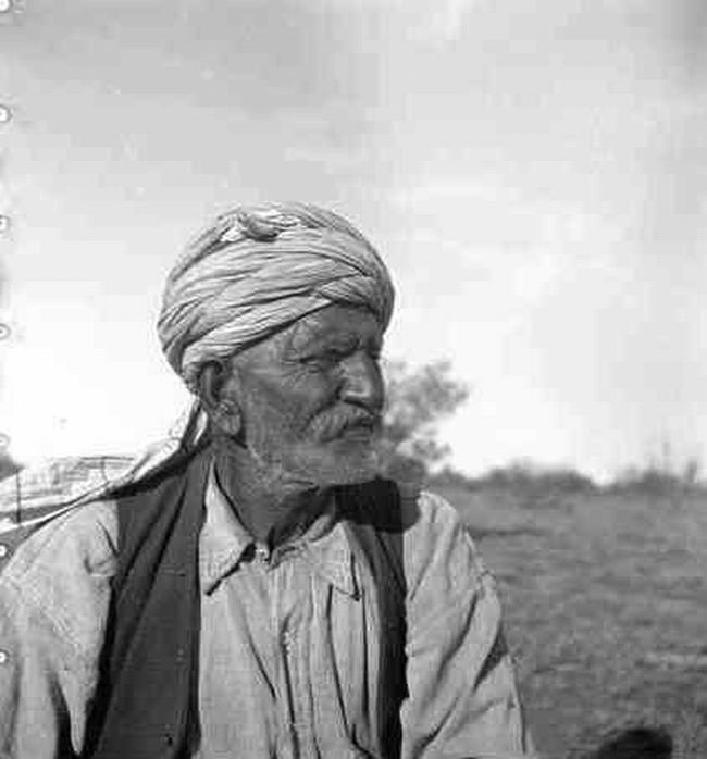 1819 - Broken Hill Mosque - Afghan Camel Driver Mahomed (Mahomet) Usef, 1935 (5051563b15)