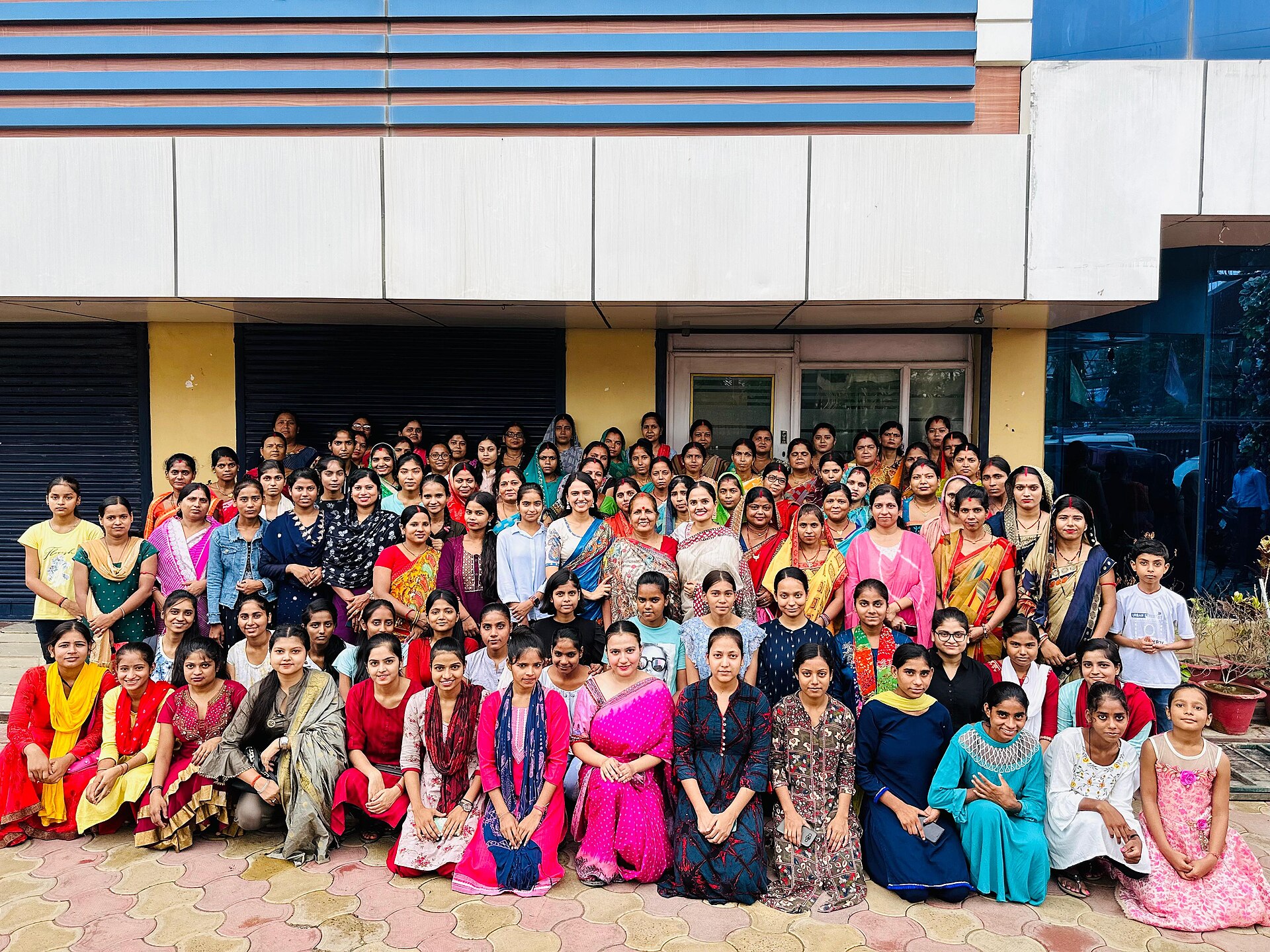 Asha Jha Madhubani Painting Artist with girls and women in Bihar