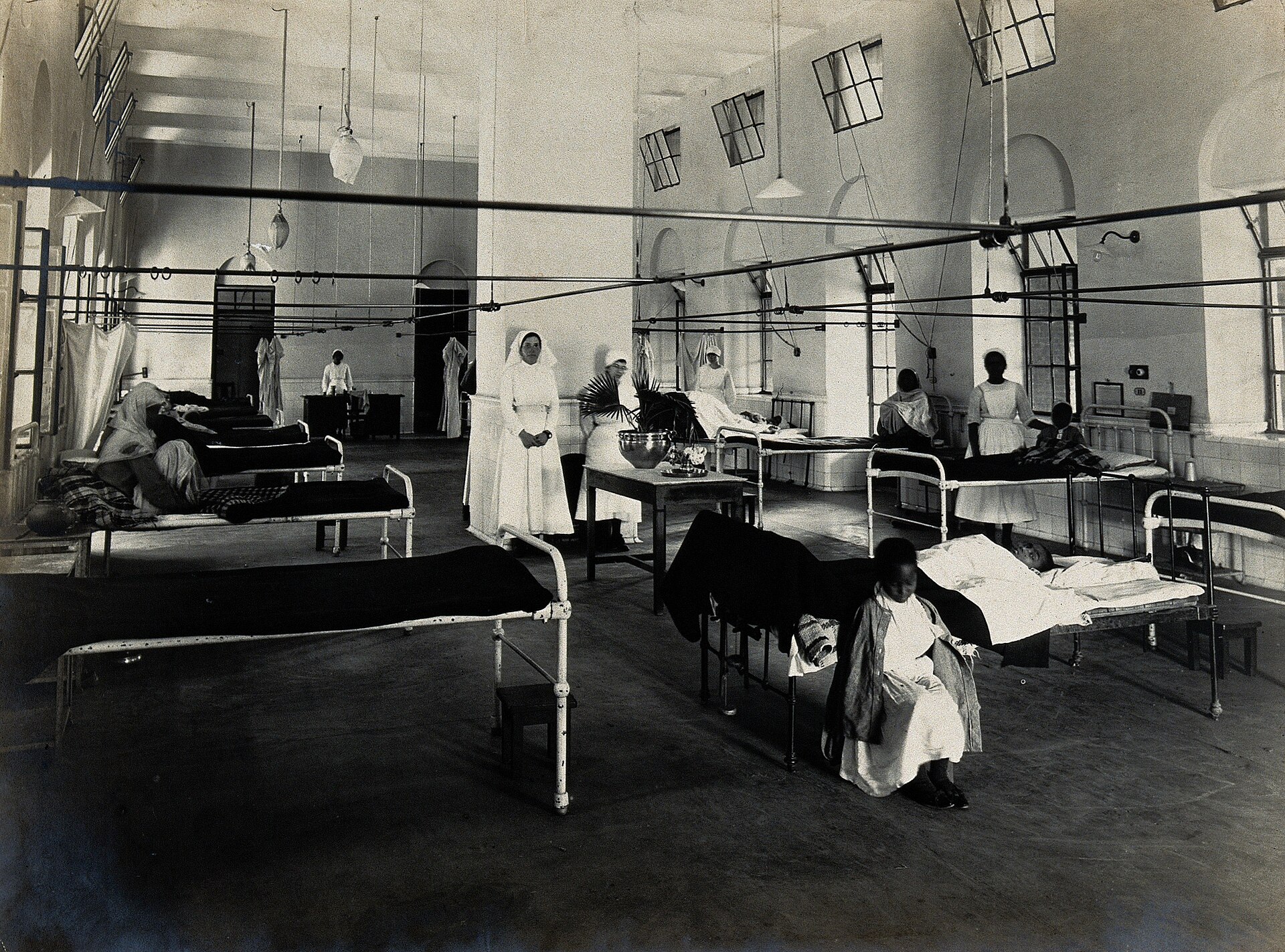 Lady Hardinge Medical College and Hospital, Delhi; nurses an Wellcome V0029216
