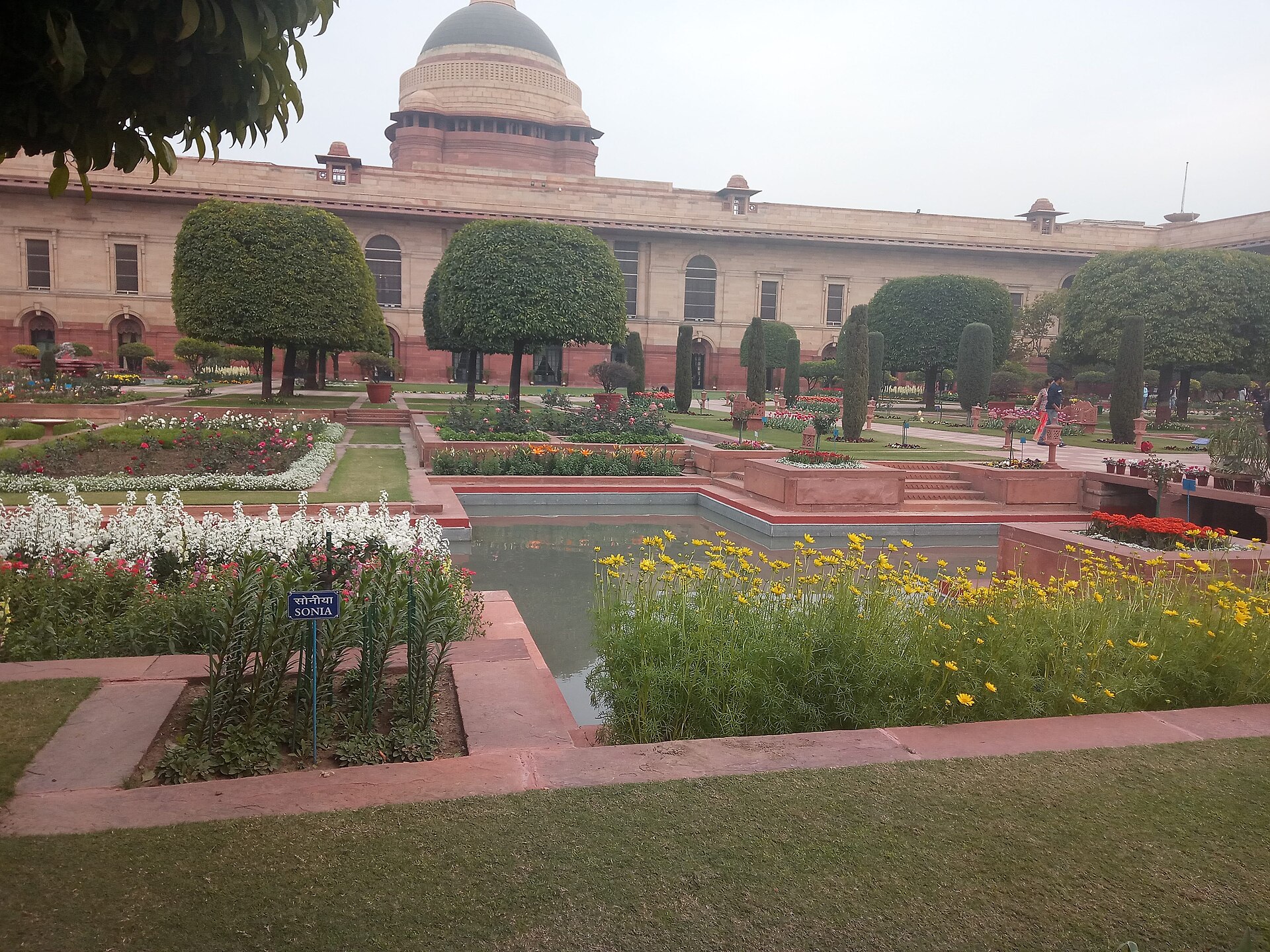 Rashtrapati Bhavan Mughal Garden New Delhi 01