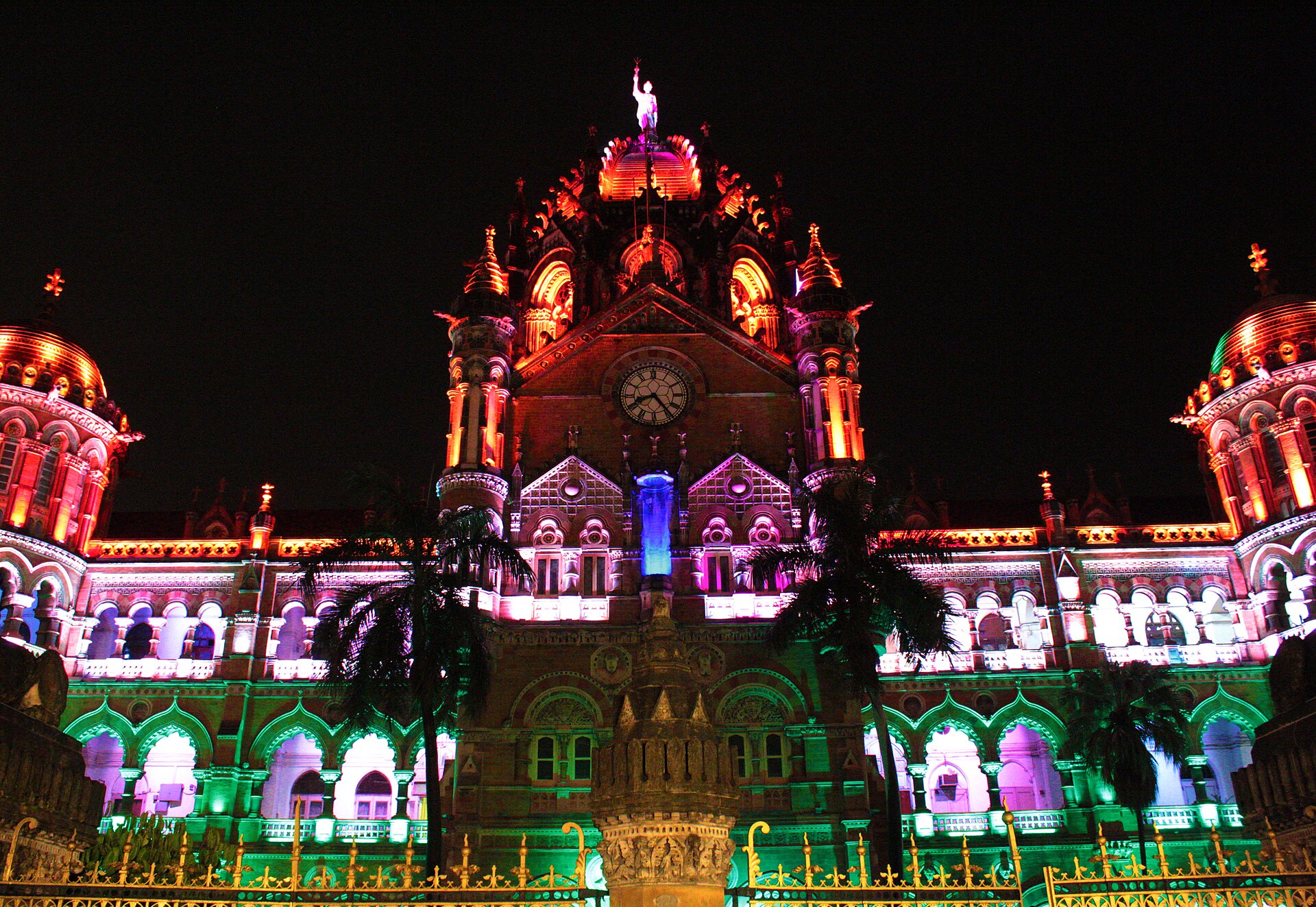 Chhatrapati Shivaji Maharaj Terminus - Mumbai - Maharashtra - IMG 0703
