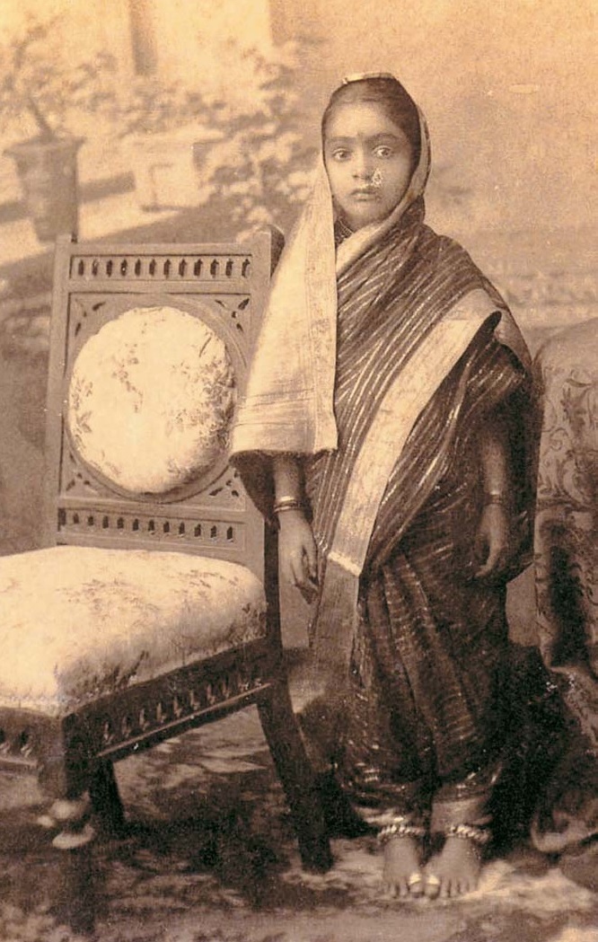 Nauvari Saree